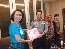 Komjen Buwas Serahkan Rekam Jejak 48 Capim KPK ke Tim Pansel