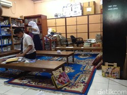 Siswa SMP 159 Belajar di Musala, Ahok: Kita Sudah Ada Data Sekolah Rusak