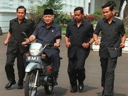 Omnibus Law Orde Baru dan Ekonomi RI yang Meroket