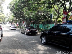 Jelang Reshuffle Kabinet, B 1 PDI Keluar dari Rumah Megawati Menuju Istana