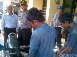 2 Pengamen Cilik Bawa Kabur Motor saat Pemiliknya Dikeroyok Massa