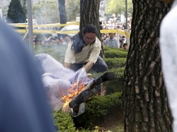 Kakek 80 Tahun Bakar Diri Saat Unjuk Rasa Anti-Jepang di Seoul