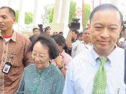 Jelang Pelantikan Menteri, Thomas Lembong Datang Bersama Ibunda ke Istana