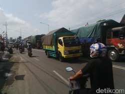 Antrean Truk ke Pelabuhan Ketapang Hingga 20 Km
