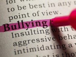 Terlalu Dekat dengan Anak, Orang Dewasa pun Bisa Dibully, Benarkah?