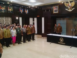 Tedjo Resmi Serahkan Jabatan Menko Polhukam ke Luhut