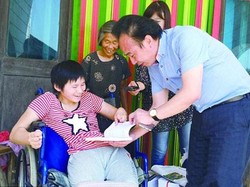 Kisah Pasien Cerebral Palsy yang Tulis Novel Hanya dengan Satu Jari