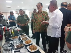 Kunjungi Industri Ransum, Menhan: Penuhi Kebutuhan Gizi Prajurit
