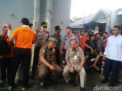 Wali Kota Jaksel Tri Kurniadi Pimpin Penertiban PKL di Pasar Kebayoran Lama