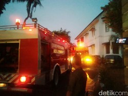 Sempat Bikin Panik, Api di Belakang Rumah Kapolda Jateng Berhasil Dipadamkan