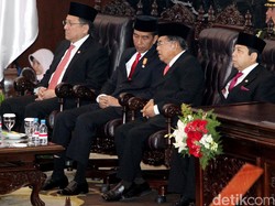 Jokowi Masuk Ruang Sidang, Anggota DPR Buru-buru Tempati Tempat Duduk