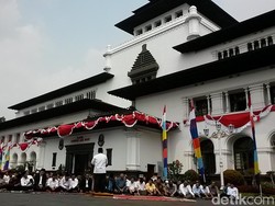 Gubernur Jabar Pimpin Langsung Salat Istisqa di Gedung Sate