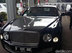Naik Bentley ke Pengadilan Jaksel, Hotman Ambil Putusan Bebas 2 Terdakwa JIS