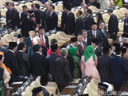 Sidang Bersama DPD-DPR Selesai, Jokowi Salami Anggota Dewan