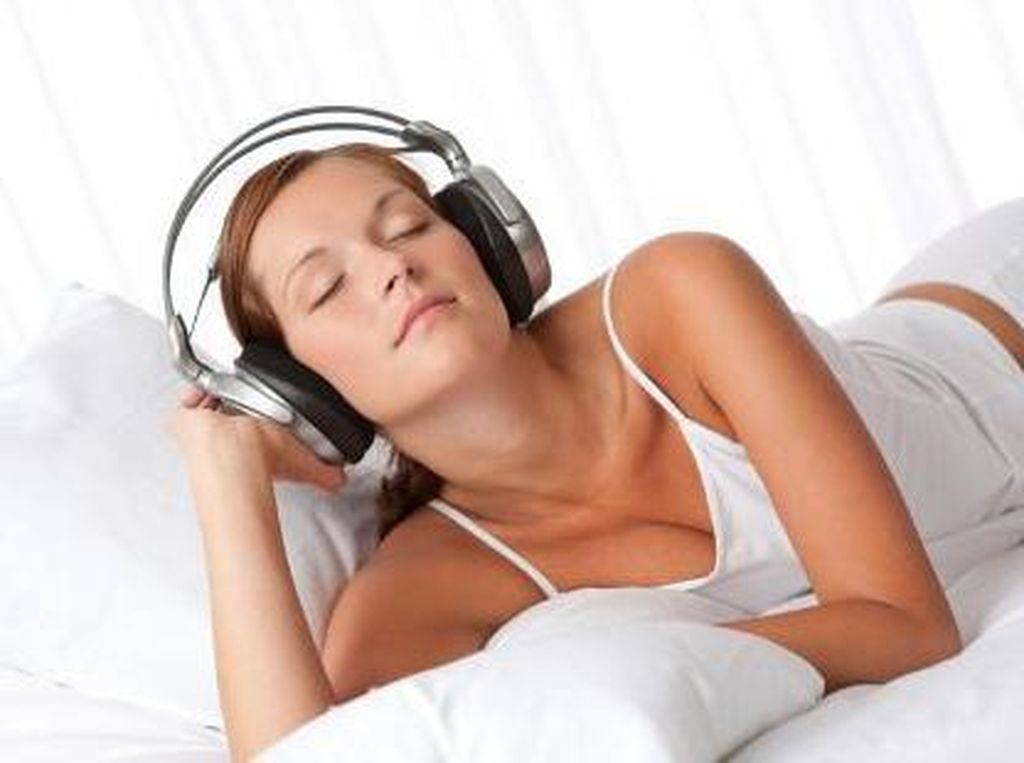 Mendengarkan Musik Saat Tidur Baik atau Tidak?