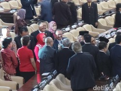 Anggota DPR pun Ajak Presiden Jokowi Selfie Bareng