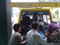 Bus Rombongan Bank Sulselbar Terguling di Jalur Bromo, Belasan Penumpang Terluka
