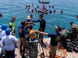 Marinir bersama KKP Tanam Sejuta Terumbu Karang di Sabang