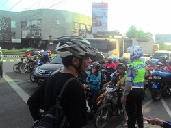 Warga Jogja Pencegat Polisi Kawal Bus, Elanto Pernah Viral Cegat Moge