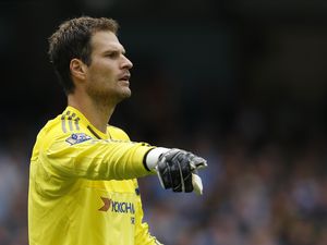 Chelsea Takkan Lepas Begovic Kalau Belum Dapat Penggantinya
