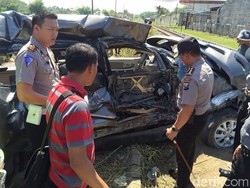 Kecelakaan Toyota Innova vs Kereta Api di Jember, 5 Orang Tewas