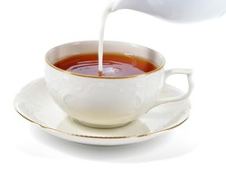 Tambahkan Susu pada Teh untuk Kurangi Risiko Berubahnya Warna Gigi