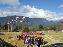 Dari Pegunungan, Masyarakat Ilaga Papua Siap Rayakan HUT ke-70 RI