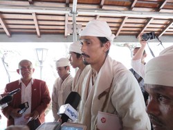 Ungkapan Merdeka Suku Badui Dalam, Jalan Kaki 3 Hari ke Istana