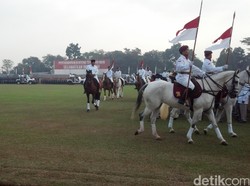 Tujuh Kuda Prabowo dan Jeep Rubicon Elite KMP dalam Upacara di Lapangan Polo