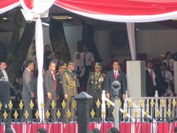 Saat Presiden Jokowi Menyambangi Rakyat yang Hadir ke Istana Merdeka
