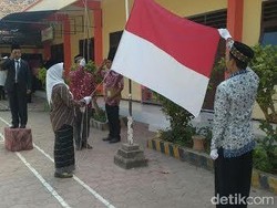 Puluhan Lansia di Lamongan Upacara HUT ke-70 RI