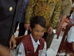 Siswa SD di Kota Bandung Dapat 1.400 Kacamata Gratis
