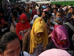 KRL Bogor-Jatinegara Gangguan di Manggarai, Ratusan Penumpang Bingung