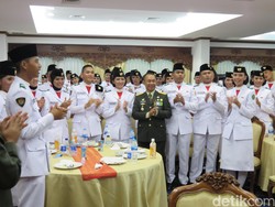 Tangis, Tawa, dan Tepuk Tangan Saat Paskibraka Purna Tugas di Istana