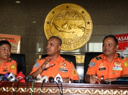 Evakuasi Trigana Air Dilanjutkan Besok Pagi