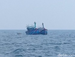 KKP Ledakan 15 Kapal Pencuri Ikan di Perairan Pontianak
