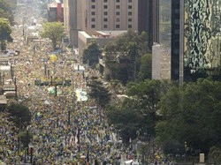 Puluhan Ribu Demonstran Tuntut Presiden Brasil Lengser