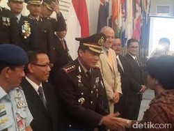 Polri Terima Penghargaan dari Menlu Atas Evakuasi WNI di Yaman dan Nepal