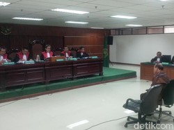 Hakim: Perbuatan Sutan Bertentangan dengan Slogan Antikorupsi yang Didengungkan