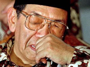 Saat Gus Dur Dibawa Tentara Yaman Tanpa Didampingi Ajudan Saat Gus Dur Dibawa Tentara Yaman Tanpa Didampingi Ajudan