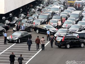 Kenapa Menteri-menteri Jokowi Tidak Pakai Mobil Listrik Saja?