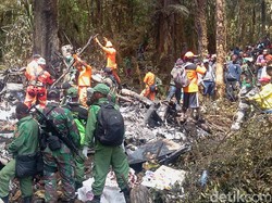 Jalan Kaki ke Lokasi, Begini Perjuangan Tim SAR Evakuasi Korban Trigana