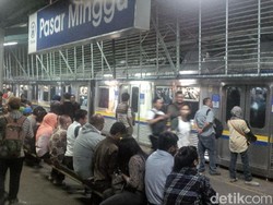 Jalur KRL Sudah Normal, Kepadatan Penumpang di Stasiun Manggarai Berkurang