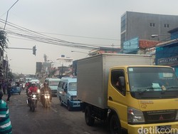 Jalan Jatinegara Barat Dibuka Lagi, Polisi Imbau Ibu-ibu yang Makan Bakso Minggir