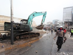 Polisi Tetapkan 2 Tersangka Pembakaran Backhoe Saat Rusuh di Kampung Pulo