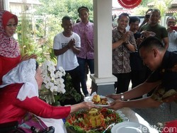 Serunya Perayaan HUT ke-70 RI di Rumah Gus Dur, Ada Lomba Rias Tutup Mata