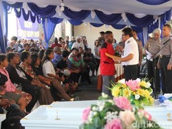 Tangis Histeris Iringi Penyerahan Jenazah Korban ke Keluarga