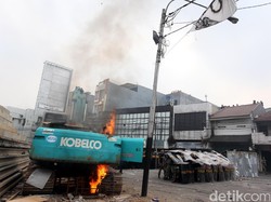 Polisi Tangkap Satu  Lagi Pembakar Backhoe Saat Ricuh di Kampung Pulo