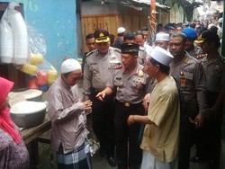 Irjen Tito Tengok Makam Habib di Kp Pulo, Tanya Kondisi di Saat Hujan