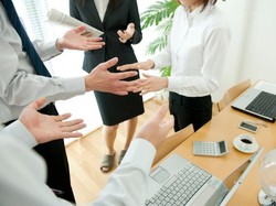 Wanita Cenderung Stres Jika Rekan Kerjanya Didominasi Pria